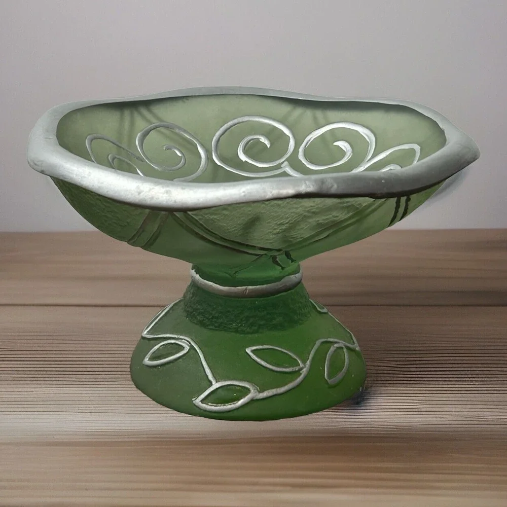 Wamsutta Monique Frosted Green Glass Pedestal Soap Dish Scroll Leaf